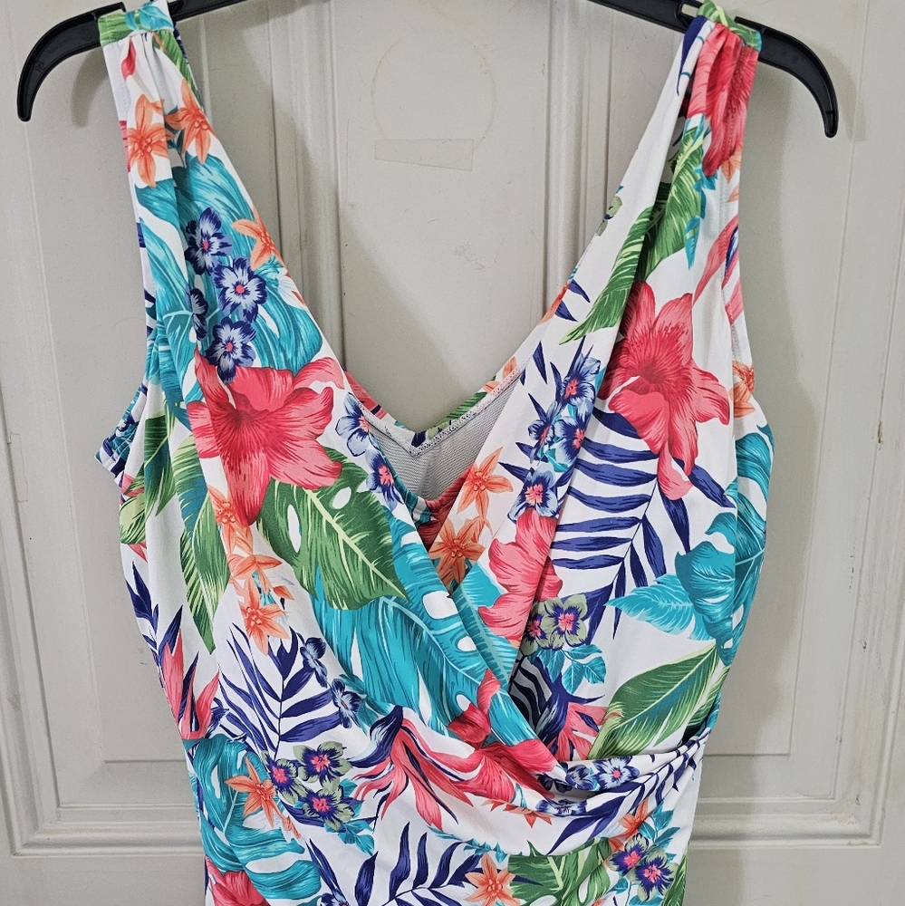 Swimsuits for All Swim Suit Womans Size 20 Style 02138 Floral Built in Bra 309